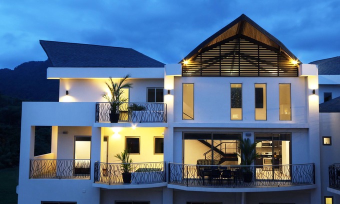 Jaco Appartement | Luxury Sky Penthouses 3-6BR Condo-Hotel at Oceano Jaco