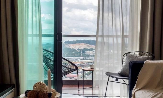 Masai Appartement | Luxury Smart Apartment w/ Poolview @Green Haven