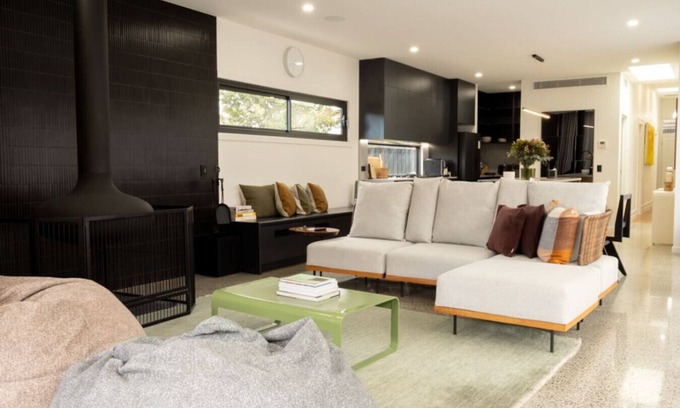 Seddon Appartement | Luxury Smart Home Stay in Seddon w/ Private Pool