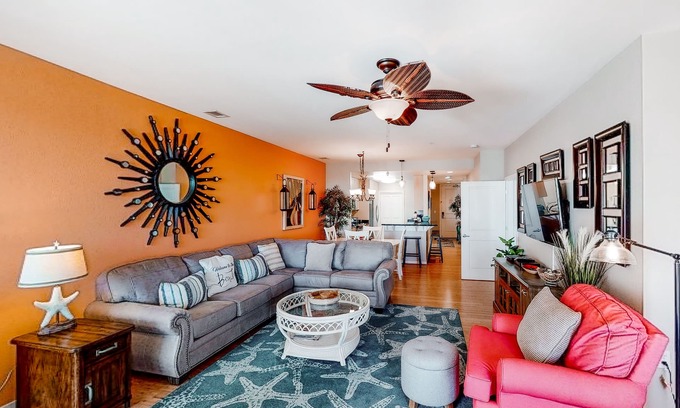 Sandbridge Copropriété | Luxury south-side condo with great views of the Atlantic/Back Bay, pools, & gym