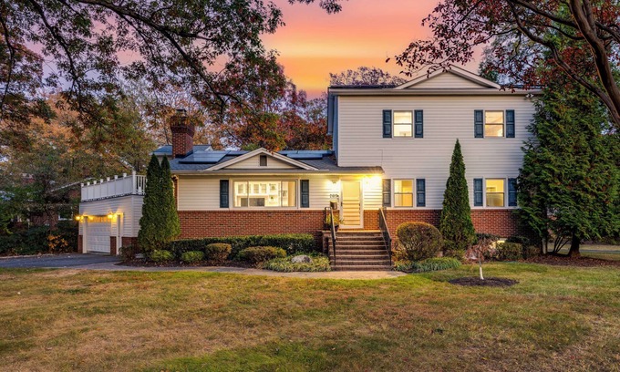 Alexandria West Maison | Luxury Spacious Alexandria Home Minutes to Washington D.C.