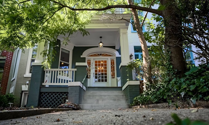 Woodley Park Lit Et Petit-Déjeuner | "Luxury spacious charming DC row house + parking"