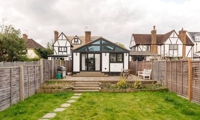 Potters Bar Maison | Luxury & Spacious 2 Bed Annex with Private Garden