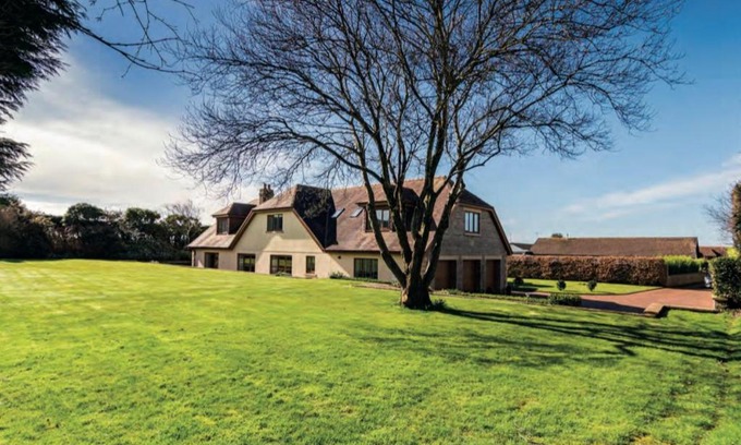 Southgate Maison | Luxury, Spacious Home with Private Driveway Beaches and Gower in close proximity
