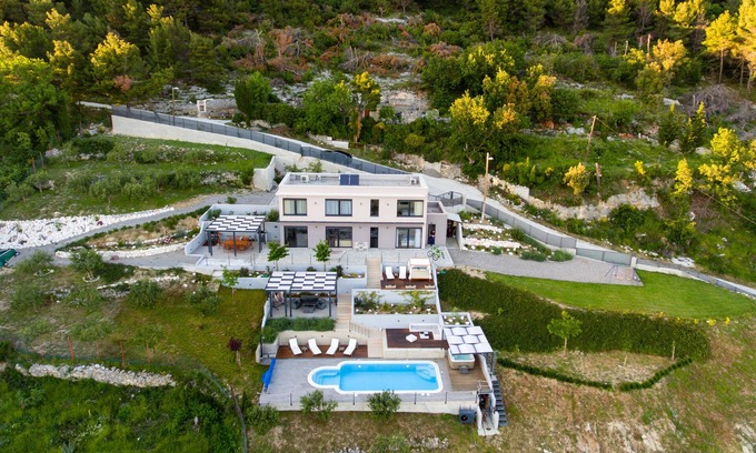 Kastel Stari Villa | Villa spacieuse de luxe située sur la colline de Kozjak surplombant l'archipel dalmatien