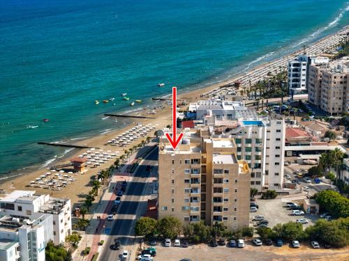 Larnaca Appartement | Luxury Stay at Mackenzie Beach with Private Parking and Balcony