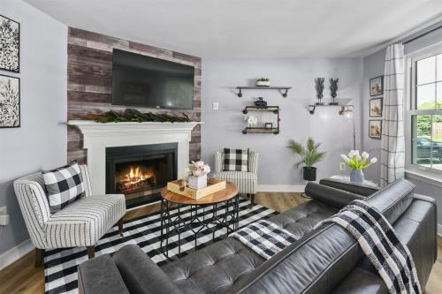 Countryside Maison | Luxury Sterling townhome - Private, Self checkin