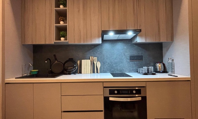 Greater Noida Appartement | Luxury Studio at Vaelora Stay