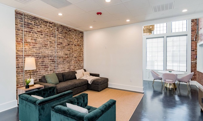 Civil Rights Historic District Copropriété | Luxury Studio Loft in theatre district BHM