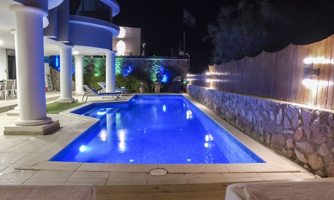 Eilat Maison | Luxury suite by the pool