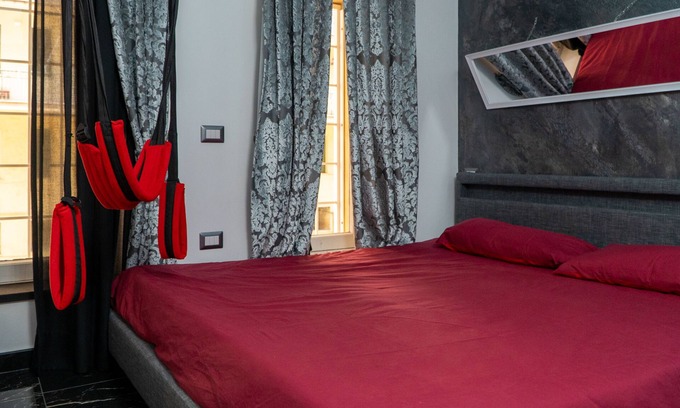 Ostiense Appartement | Luxury suite con vasca idromassaggio a tema Eros vicina al centro di Roma