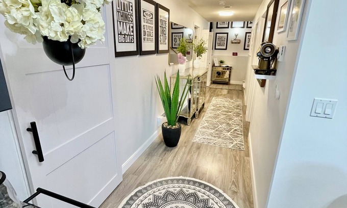 Saskatoon Appartement | Luxury Suite-Unique Quotes Space