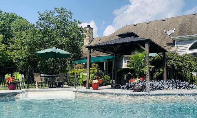 Milford Maison | Suite luxueuse escapade romantique, bain à remous, vue sur la campagne et presque, tout