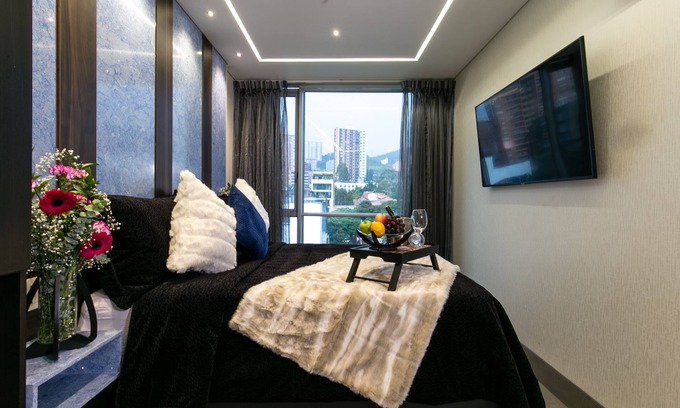 Lalinde Hôtel | Suite de luxe avec double jacuzzi