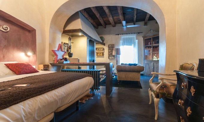 Santa Pau Cottage | SUITES DE LUXE MAISON. Piscine. Barbecue. Cascade. Volcans. Jusqu'à 14 personnes
