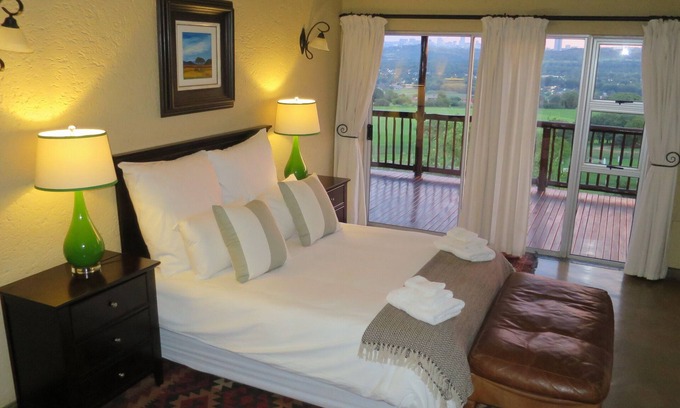 Northcliff Villa | Villa de luxe au toit de chaume avec balcon donnant sur Johannesburg - pour six personnes