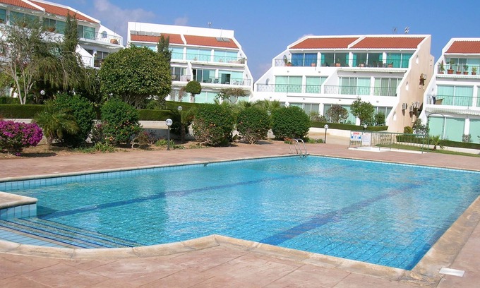 Pyrgos Appartement | Luxury top floor apartment with wifi and swimming pool, near the sea