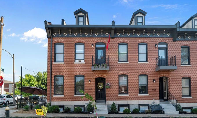 Benton Park Maison | Luxury Townhome with classic design and Smart Gym