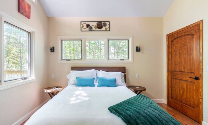 Marshall Cabine | Maple Treehouse Cabin - Rustic Luxury Near Asheville