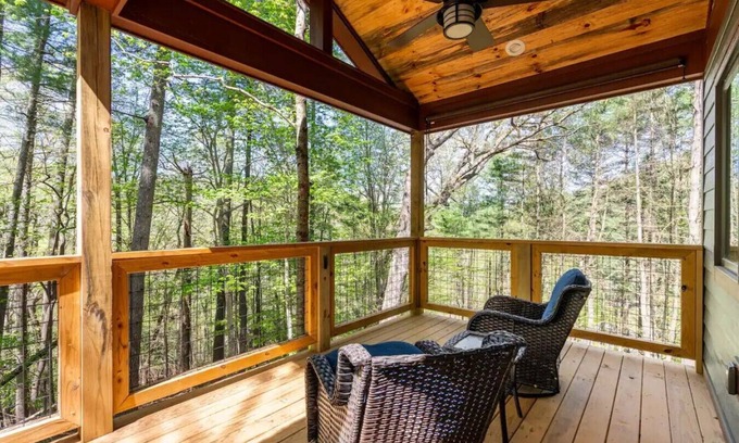 Marshall Cabine | Oak Treehouse Cabin - Rustic Luxury Near Asheville