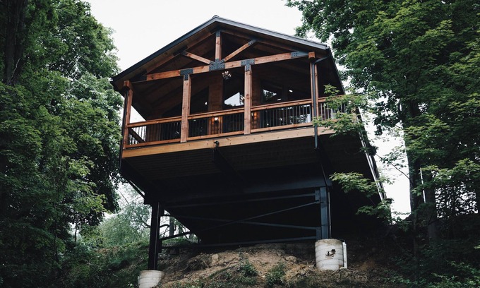 Fredericksburg Cabine | Luxury Treehouse Cabin over Salt Creek - Cabin 1