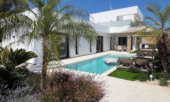 Cambrils Villa | chalet designer de luxe pour 8 personnes avec piscine chauffée
