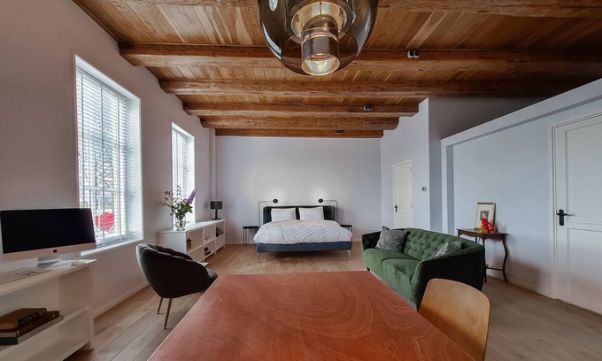 Lioessens Appartement | Luxury vacation studio near the Wadden Sea with its own private sauna.