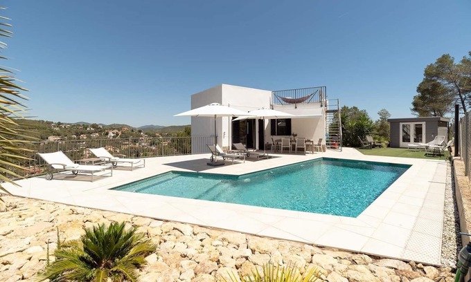 Olivella Villa | Villa de vacances de luxe dans les collines de Sitges avec une vue imprenable