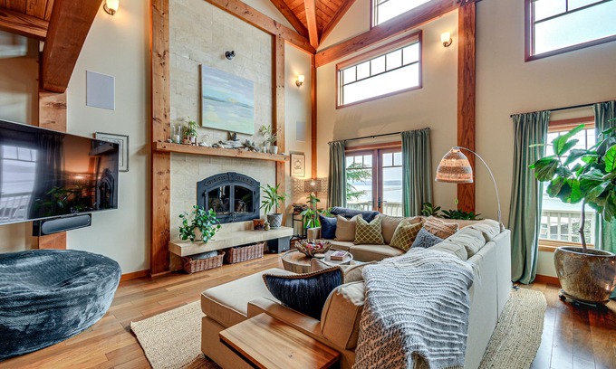 Vashon Island Maison | Luxury Vashon Vacation Rental w/ Beach Access!