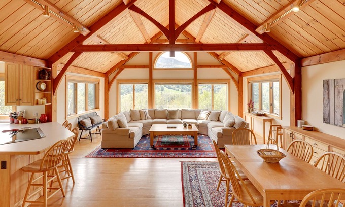 Windsor Maison | Luxury Vermont Vacation Rental: Private Hot Tub!