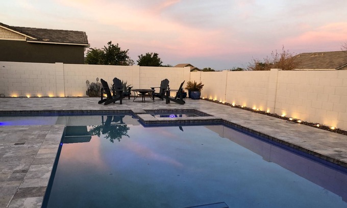 Verrado Main Street District Maison | Luxury Verrado home - private pool, walk to restaurants, shops, golf and hiking