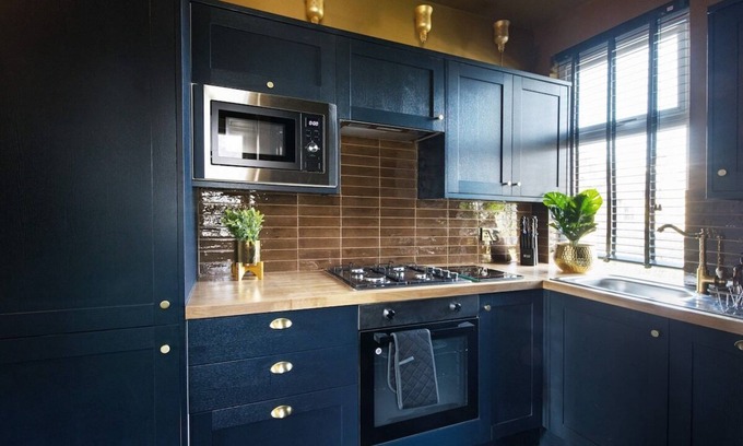 Leyton Appartement | Luxury Versace 2 Bed, Hot Tub, Pool Table, Sky Tv