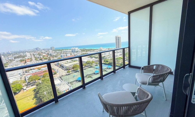 North Beach Copropriété | Luxury View-Modern 1-BR Condo with Panoramic Ocean Views, Pool & Gym–Miami Beach