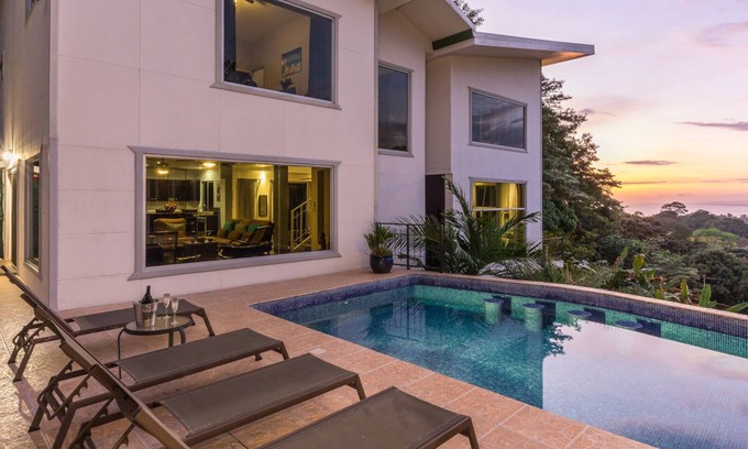 Manuel Antonio Villa | Entièrement climatisé, superbe vue sur l'océan, piscine privée et salle de jeux