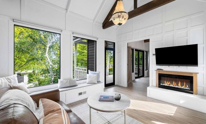 Daylesford Villa | Luxury villa - a stones throw from the lake
