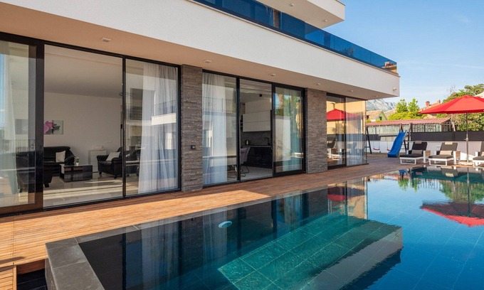 Kastela Villa | Luxury Villa Anchor with Heated Pool