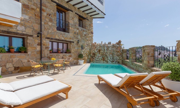 Gaucin Maison | Villa de luxe Casa el Impero avec piscine, terrasse, vue unique sur les montagnes et WiFi