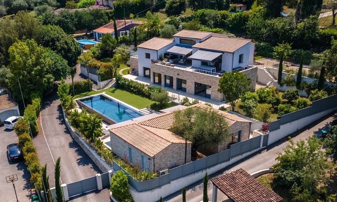Les Maillans Villa | Villa de Luxe, Pool House & Piscine Chauffée 15m pour Familles