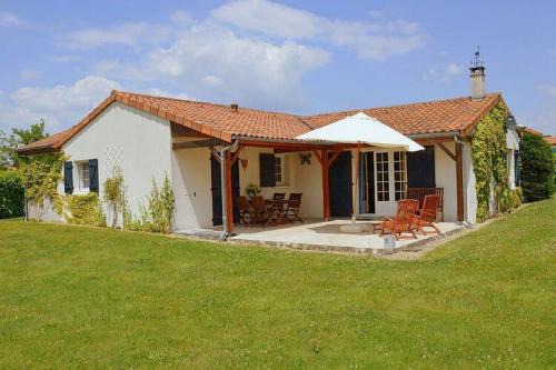 Vasles Villa | Luxury Villa in France with Pool