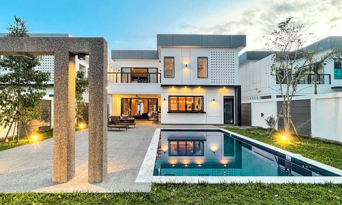 Chiang Mai Villa | Luxury Villa in Green Community. 10 min from Old City/ Airport.