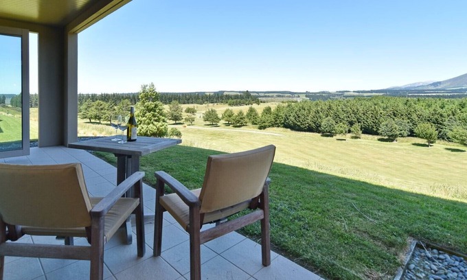 Windwhistle Maison | Luxury Villa in the Terrace Downs Resort Area
