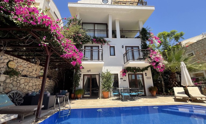 Kalkan Villa | Villa de luxe, avec piscine privée, de beaux jardins avec une mer imprenable et M