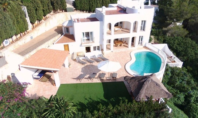 Santa Eulalia del Rio Villa | Villa de luxe - Emplacement calme - Sur la plage - Sur place - Location de bateaux -