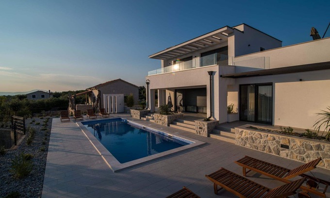 Milohnici Villa | Luxury Villa Stiletta with Pool