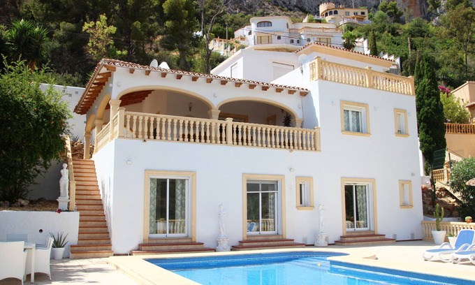 La Canuta Maison | Luxury Villa with 2 pools and magnificent sea and mountain views,large pool area