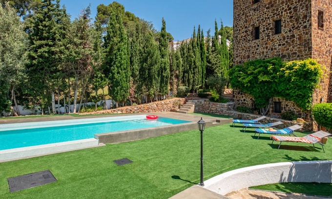 Vall-Llobrega Maison | Luxueuse maison à Vall-llobrega avec piscine privée, 7 salles de bains, jardins, terrasses et wifi