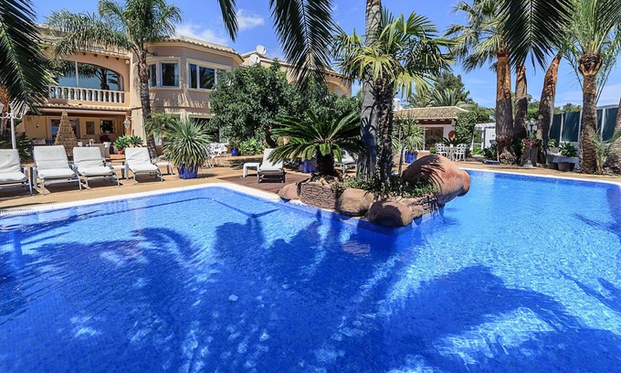 Pinar del Advocat Chalet De Ski | Luxury villa with heated open pool, 5 minutes from the beach!