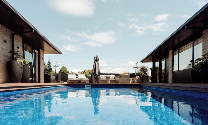 Rotorua Maison | Luxury Villa With Heated Pool, Spa, Suana, Air-con, & 100m From Redwoods Forest