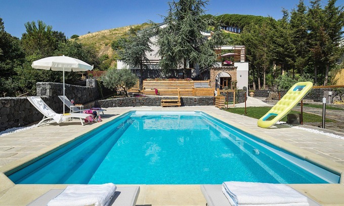 Nicolosi Villa | Luxueux avec piscine sur les pentes de l'Etna