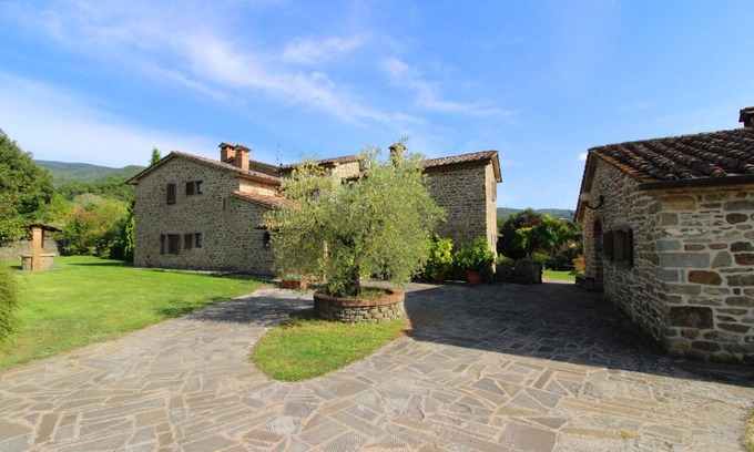 Subbiano Villa | Villa de luxe avec piscine privée, jacuzzi extérieur, salle de billard et climatisation, située aux
